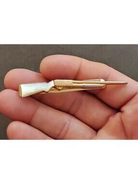 1950s Signed Gold Tone Mother of Pearl Swank Rifle/Shotgun Tie Bar/Tie Clip